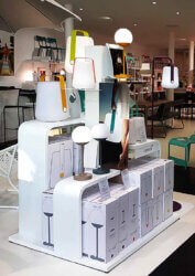 presentoir-animalerie-et-jardin-en-metal--FERMOB-display-luminaire