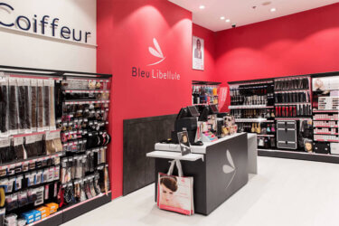 amenagement-de-magasin-caisse-bleu-libellule-beaute-cosmetique